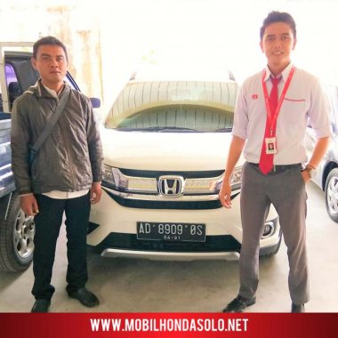 Konsumen Honda BRV E CVT Putih Surakarta