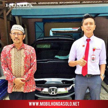 Penyerahan unit mobil baru New Honda Mobilio kepada bapak Karmanto di Sukoharjo, bersama AKHIR sales Honda Bintang Solo
